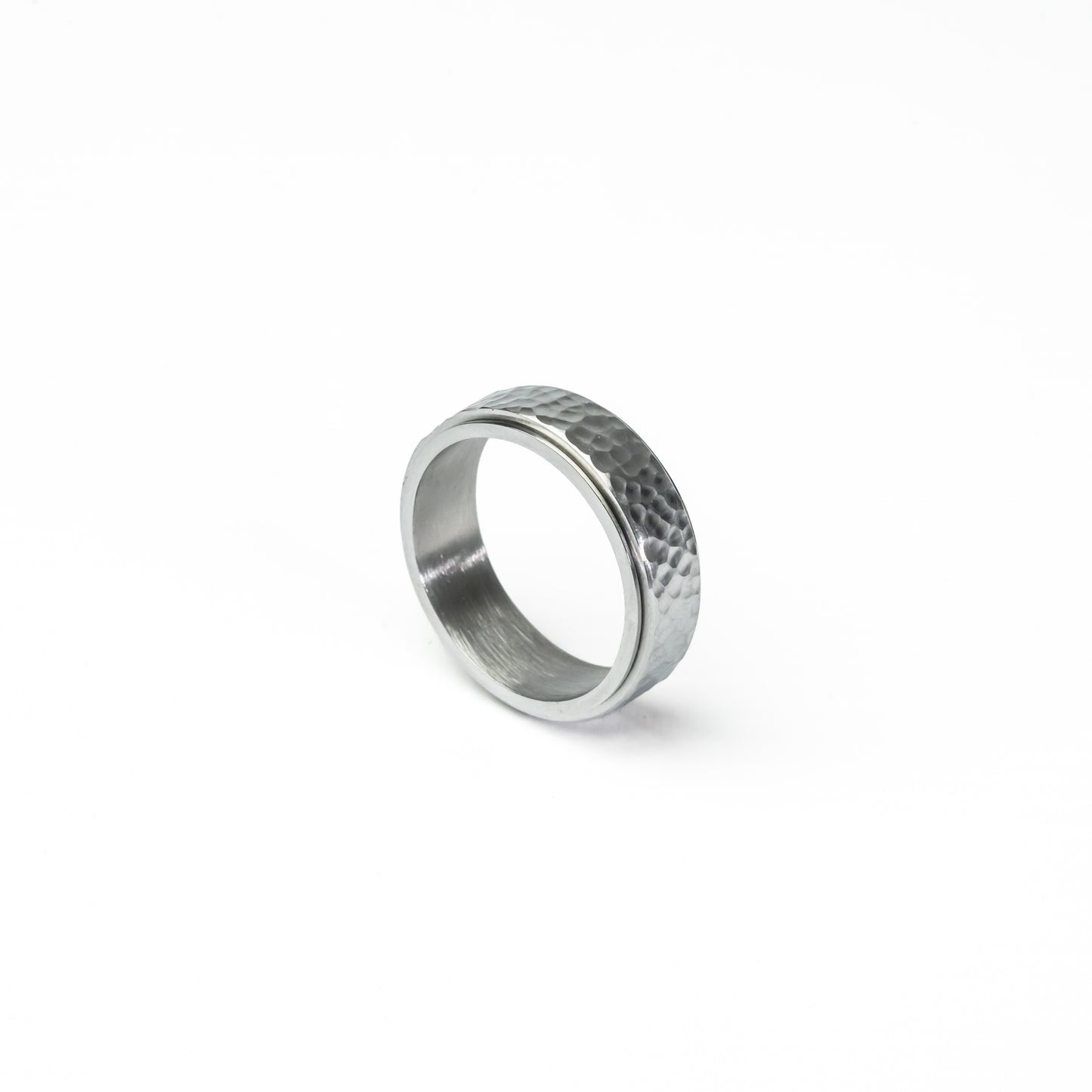 Men’s hammered effect spinning ring with stainless steel design