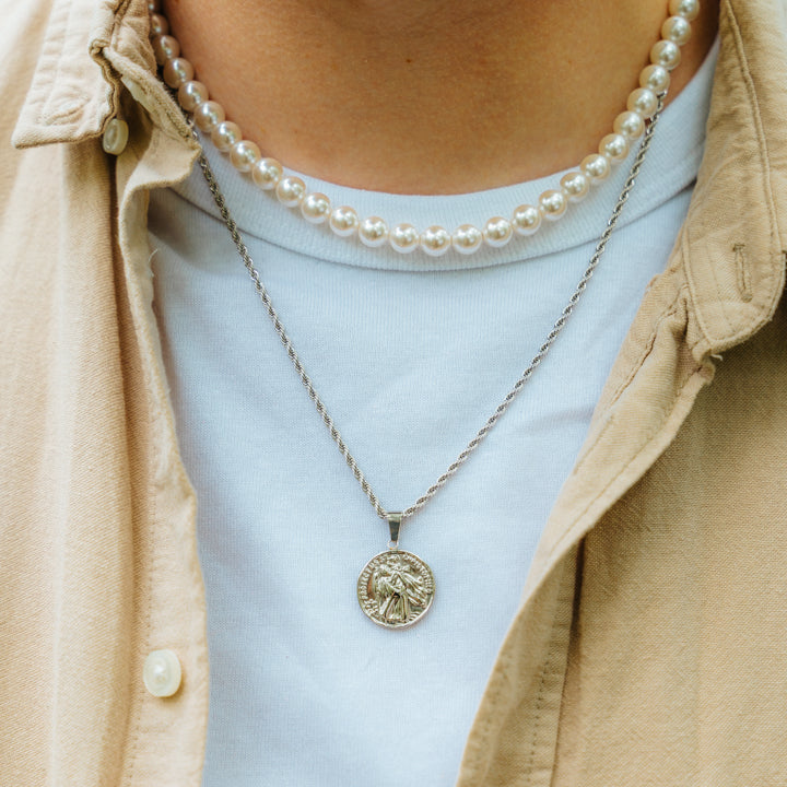 pearl necklace with a pendant