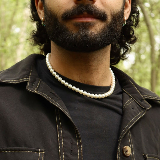 Men's pearl necklace
