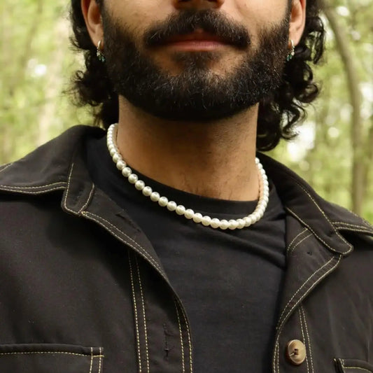 Men's pearl necklace
