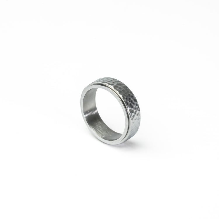 Men’s hammered effect spinning ring with stainless steel design